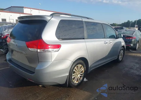 2011 Toyota Sienna Xle V6 z USA, uszkodzony, nr VIN 5TDYK3DC3BS119342